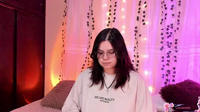 Mey moon online show from December 4, 2024, 9:57 pm