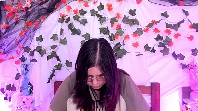 Mey moon online show from February 6, 2025, 6:02 pm