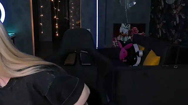 Blckmirrorr online show from November 15, 2025, 12:45 pm