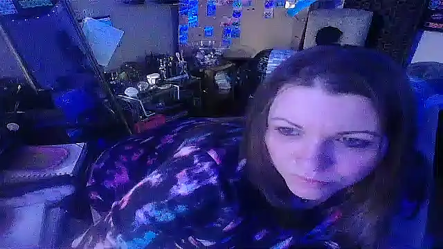 Snapshot of spunlikecottoncandy chatting on November 11, 2025, 9:15 pm spunlikecottoncandy online show from November 11, 2025, 9:15 pm