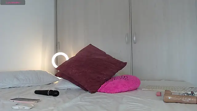 cristal sexybody online show from November 26, 2025, 5:58 pm