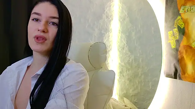 moniqque online show from October 20, 2025, 4:46 am