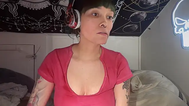 Snapshot of FRRANNKIE chatting on January 2, 2025, 7:33 am FRRANNKIE online show from January 2, 2025, 7:33 am