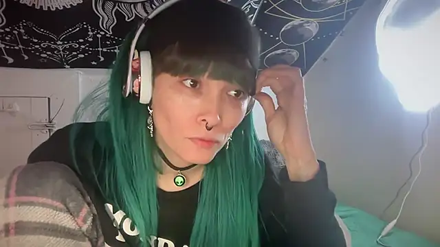 Snapshot of FRRANNKIE chatting on January 4, 2025, 11:43 am FRRANNKIE online show from January 4, 2025, 11:43 am