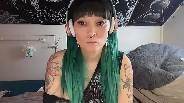 Snapshot of FRRANNKIE chatting on February 2, 2025, 12:02 pm FRRANNKIE online show from February 2, 2025, 12:02 pm