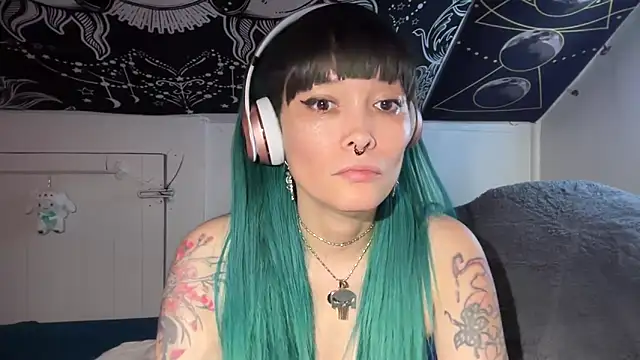 Snapshot of FRRANNKIE chatting on February 6, 2025, 6:35 pm FRRANNKIE online show from February 6, 2025, 6:35 pm