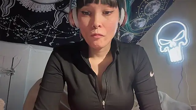 Snapshot of FRRANNKIE chatting on February 23, 2025, 3:40 pm FRRANNKIE online show from February 23, 2025, 3:40 pm