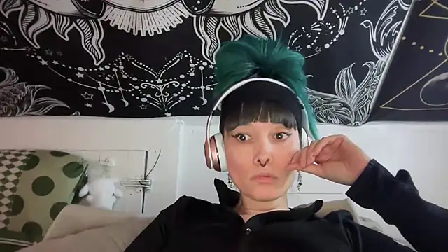 Snapshot of FRRANNKIE chatting on February 23, 2025, 6:45 pm FRRANNKIE online show from February 23, 2025, 6:45 pm