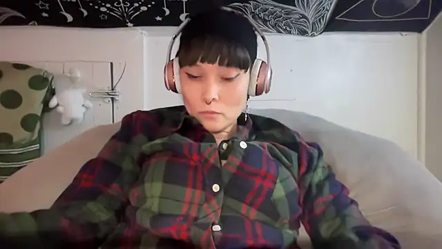 Snapshot of FRRANNKIE chatting on February 25, 2025, 4:21 pm FRRANNKIE online show from February 25, 2025, 4:21 pm