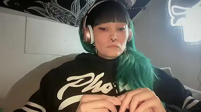 Snapshot of FRRANNKIE chatting on February 28, 2025, 1:58 pm FRRANNKIE online show from February 28, 2025, 1:58 pm