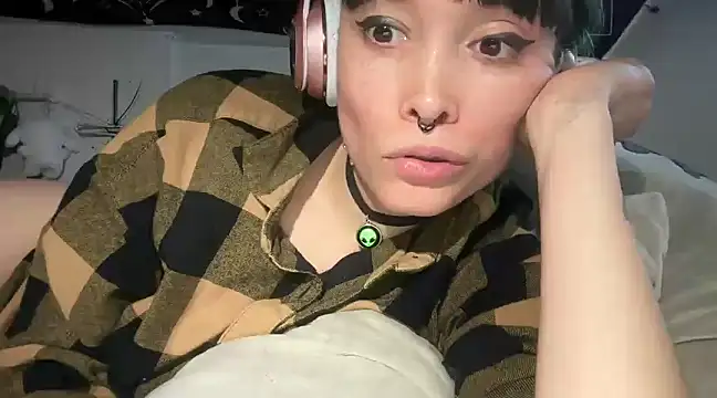 Snapshot of FRRANNKIE chatting on March 1, 2025, 6:32 pm FRRANNKIE online show from March 1, 2025, 6:32 pm