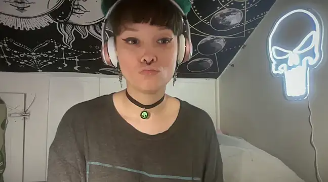 Snapshot of FRRANNKIE chatting on March 19, 2025, 9:17 am FRRANNKIE online show from March 19, 2025, 9:17 am