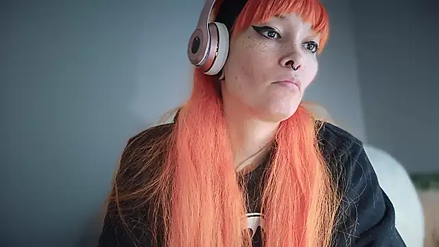 Snapshot of FRRANNKIE chatting on October 28, 2025, 6:54 pm FRRANNKIE online show from October 28, 2025, 6:54 pm