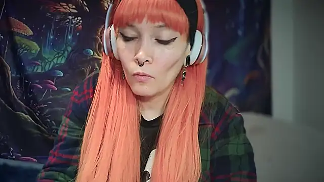 Snapshot of FRRANNKIE chatting on November 19, 2025, 9:59 pm FRRANNKIE online show from November 19, 2025, 9:59 pm