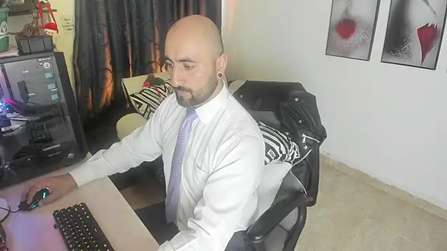 Snapshot of Leon_1234 chatting on December 28, 2024, 6:40 pm Leon 1234 online show from December 28, 2024, 6:40 pm