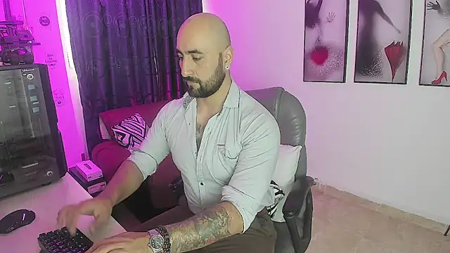 Snapshot of Leon_1234 chatting on January 8, 2025, 2:56 pm Leon 1234 online show from January 8, 2025, 2:56 pm