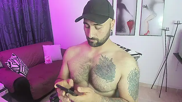 Snapshot of Leon_1234 chatting on January 9, 2025, 11:24 pm Leon 1234 online show from January 9, 2025, 11:24 pm