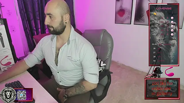 Snapshot of Leon_1234 chatting on January 15, 2025, 10:35 pm Leon 1234 online show from January 15, 2025, 10:35 pm