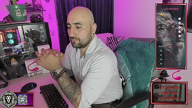 Snapshot of Leon_1234 chatting on January 24, 2025, 12:42 am Leon 1234 online show from January 24, 2025, 12:42 am