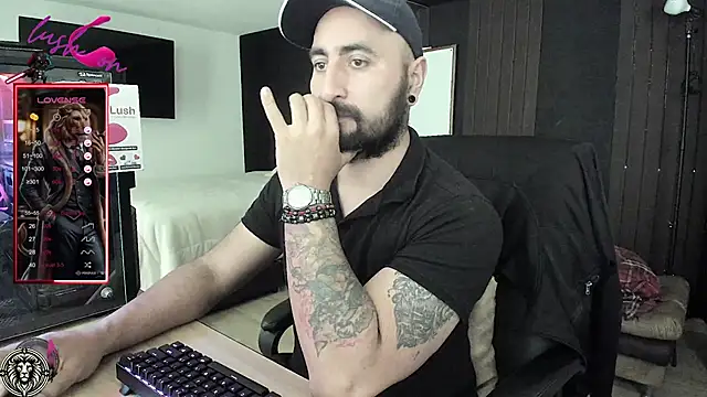 Snapshot of Leon_1234 chatting on March 7, 2025, 8:00 pm Leon 1234 online show from March 7, 2025, 8:00 pm