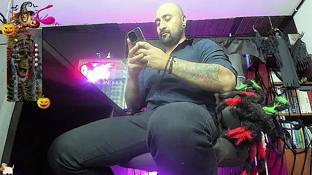 Snapshot of Leon_1234 chatting on October 29, 2025, 11:39 pm Leon 1234 online show from October 29, 2025, 11:39 pm