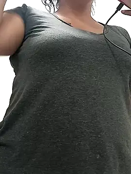 Snapshot of Morenitha-XXX chatting on January 25, 2025, 6:35 pm Morenitha-XXX online show from January 25, 2025, 6:35 pm