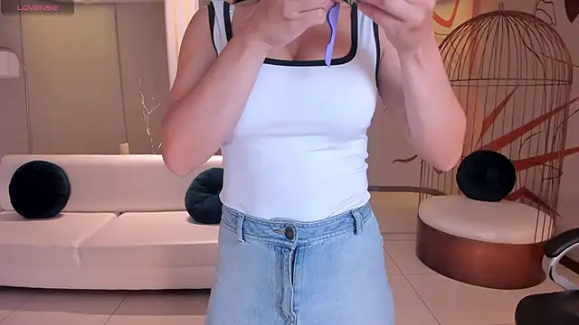 Snapshot of BiancaPierce chatting on March 5, 2025, 11:38 am BiancaPierce online show from March 5, 2025, 11:38 am