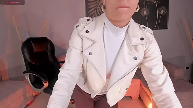 Snapshot of BiancaPierce chatting on September 29, 2025, 11:48 am BiancaPierce online show from September 29, 2025, 11:48 am