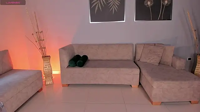 Snapshot of BiancaPierce chatting on September 30, 2025, 12:32 pm BiancaPierce online show from September 30, 2025, 12:32 pm