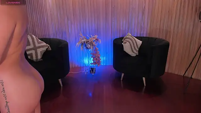 Snapshot of BiancaPierce chatting on December 4, 2025, 11:19 am BiancaPierce online show from December 4, 2025, 11:19 am