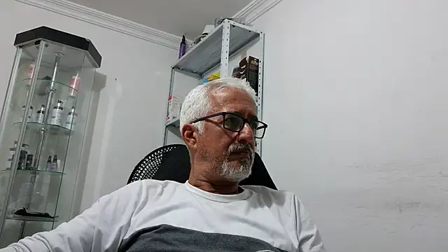 cenizo10124 online show from November 16, 2025, 2:06 am