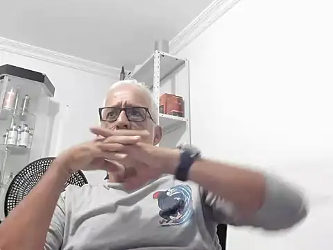 cenizo10124 online show from December 17, 2025, 8:59 pm