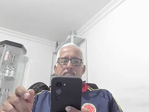 cenizo10124 online show from December 21, 2025, 11:12 pm