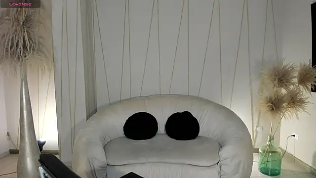 Snapshot of SunnyRivers chatting on October 7, 2025, 5:54 pm SunnyRivers online show from October 7, 2025, 5:54 pm