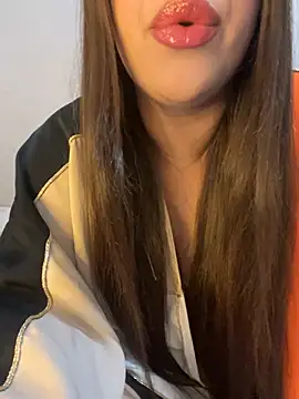 Snapshot of Mayacrayzi chatting on February 7, 2025, 8:20 pm Mayacrayzi online show from February 7, 2025, 8:20 pm