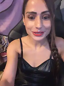Snapshot of LaPetitechienne1 chatting on December 31, 2024, 11:39 pm LaPetitechienne1 online show from December 31, 2024, 11:39 pm
