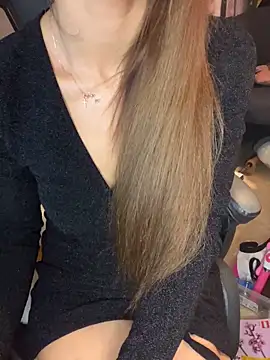 Snapshot of LaPetitechienne1 chatting on February 24, 2025, 11:52 pm LaPetitechienne1 online show from February 24, 2025, 11:52 pm