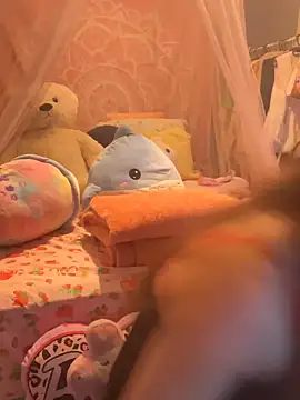 Snapshot of LaPetitechienne1 chatting on March 1, 2025, 12:39 am LaPetitechienne1 online show from March 1, 2025, 12:39 am