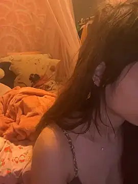 Snapshot of LaPetitechienne1 chatting on March 2, 2025, 9:32 pm LaPetitechienne1 online show from March 2, 2025, 9:32 pm
