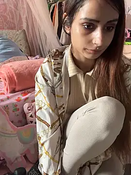 Snapshot of LaPetitechienne1 chatting on March 11, 2025, 7:48 am LaPetitechienne1 online show from March 11, 2025, 7:48 am