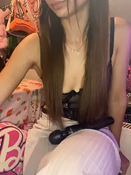 Snapshot of LaPetitechienne1 chatting on October 9, 2025, 8:29 pm LaPetitechienne1 online show from October 9, 2025, 8:29 pm