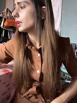 Snapshot of LaPetitechienne1 chatting on October 17, 2025, 12:19 pm LaPetitechienne1 online show from October 17, 2025, 12:19 pm