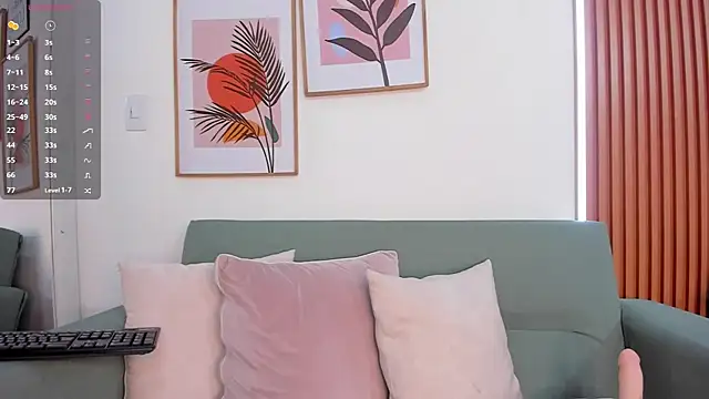 Snapshot of Madiison_Cooper chatting on March 13, 2025, 4:38 am Madiison Cooper online show from March 13, 2025, 4:38 am