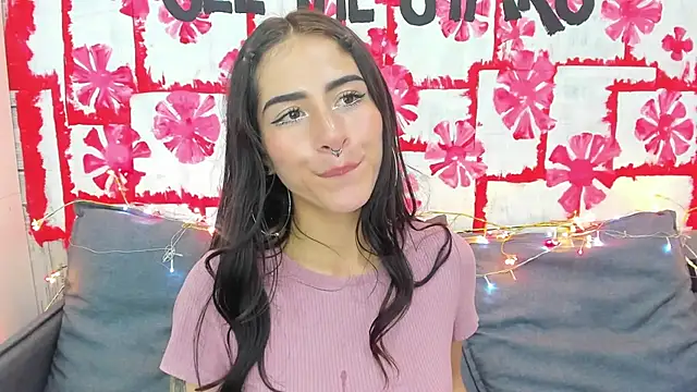 Snapshot of Mhelanny2 chatting on February 8, 2025, 11:02 pm Mhelanny2 online show from February 8, 2025, 11:02 pm