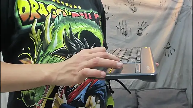 Snapshot of Mhelanny2 chatting on October 27, 2025, 6:34 pm Mhelanny2 online show from October 27, 2025, 6:34 pm