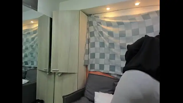 Snapshot of Mhelanny2 chatting on November 16, 2025, 6:46 pm Mhelanny2 online show from November 16, 2025, 6:46 pm