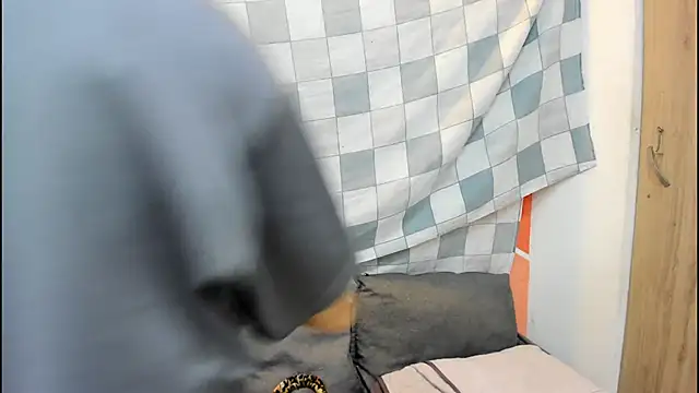 Snapshot of Mhelanny2 chatting on November 17, 2025, 6:24 pm Mhelanny2 online show from November 17, 2025, 6:24 pm