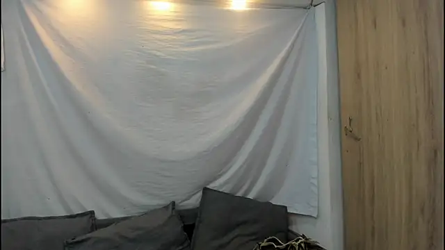 Snapshot of Mhelanny2 chatting on December 14, 2025, 12:54 pm Mhelanny2 online show from December 14, 2025, 12:54 pm