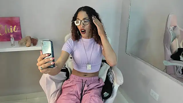 Snapshot of StefanyMiler chatting on January 10, 2025, 3:18 am StefanyMiler online show from January 10, 2025, 3:18 am