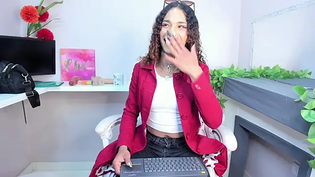 Snapshot of StefanyMiler chatting on January 18, 2025, 3:53 am StefanyMiler online show from January 18, 2025, 3:53 am